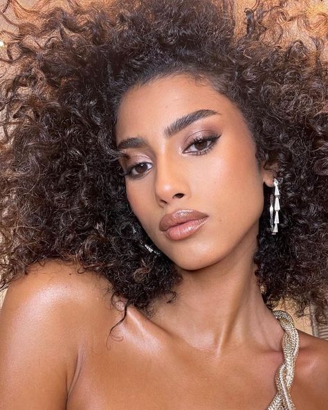 Imaan Hammam Makeup, Imann Hamann, Imaan Hammam Aesthetic, Imman Hammam, Iman Hammam, Imaan Hammam, Bob Cut Wigs, Eye Makeup Styles, Wigs Online