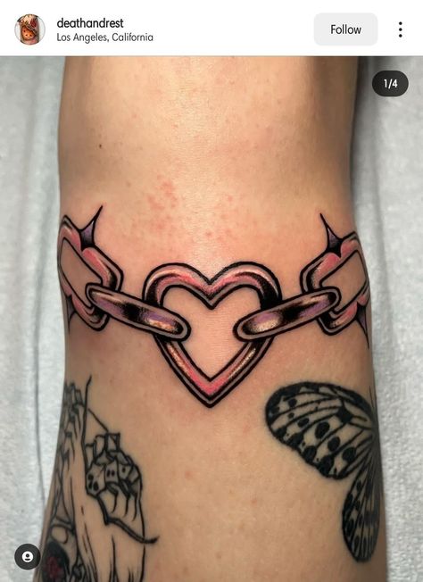 Neotraditional Gap Filler Tattoo, Traditional Chain Link Tattoo, Chain Link Tattoo For Women, Chain Knee Tattoo, Chain Link Heart Tattoo, Chain Wrist Tattoo, Pink Traditional Tattoo, Pink And Black Tattoo, Heart Chain Tattoo