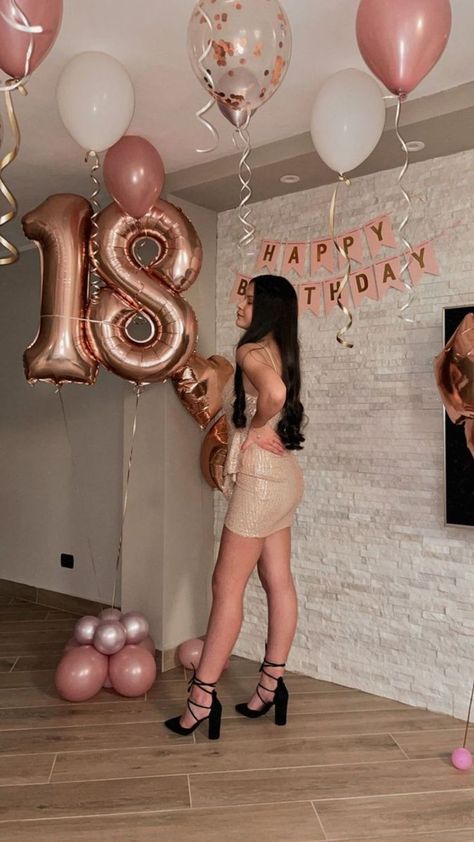 Birthday Decor Rose Gold, Cute Decor For Birthday, Rose Gold Theme Party Decorations, 18th Birthday Rose Gold Theme, Rose Gold Balloons Party Ideas, 18th Birthday Party Ideas Decoration Rose Gold, Rose Gold Bday Party Ideas, Outfit For 18th Birthday, 18tg Birthday Outfit