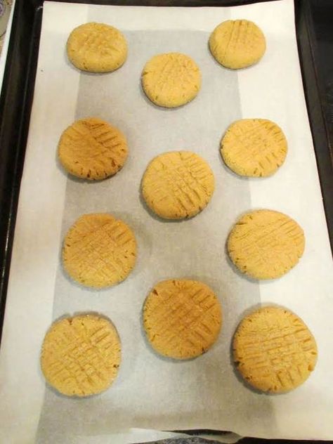 Low Sodium Peanut Butter Cookies (5mg Per Cookie) Low Sodium Desserts, Sodium Free Recipes, Salt Free Diet, Low Sodium Recipes Heart, Ckd Recipes, Low Sodium Snacks, Salt Free Recipes, Kidney Diet Recipes, Kidney Friendly Recipes Renal Diet