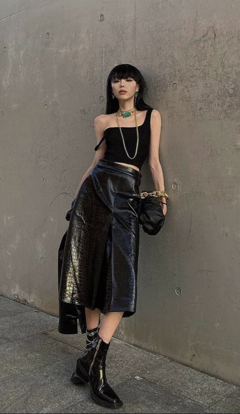 Strong Bold Women Photography, Inferno Lady Style, Asian Outfits Summer, Leather Midi Skirt Outfit, Dark Grunge Outfits, Photography References, Moda Kpop, Punk Street Style, Corporate Goth