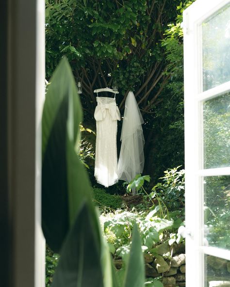 POV you capture the most beautiful bride on her wedding morning ✨ F got ready at a beautiful house in New Town, Edinburgh which, luckily enough, had a little garden where we could enjoy the sunshine. This was before her & J tied the knot @riddlescourt on the hottest day we’ve had in Edinburgh this year. It was a beautiful wedding, but more from the full gallery another day. For now, a moment for bridal preparation and bridal portraits 🤍 Every wedding morning I capture is special to me. It’s... Garden Bridal Portraits, A Beautiful House, Bridal Preparation, Wedding Morning, Enjoy The Sunshine, Beautiful House, Little Garden, New Town, Morning Wedding