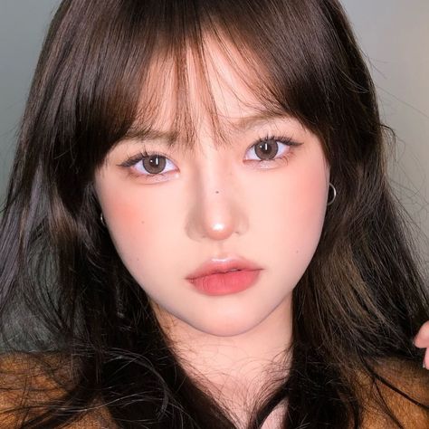 chinese girl makeup ulzzang fashion asian cute soft angel aesthetic korean japanese grunge dark peachy Peachy Douyin Makeup, Korean Aegyo Sal Makeup, Light Feminity, Japanese Style Makeup, Aegyo Sal Makeup, Soft Angel Aesthetic, Peachy Makeup Look, Japanese Grunge, Peachy Makeup