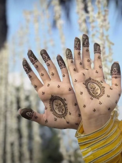 Diamond Mehndi Designs, Mehndi Designs Aesthetic, Traditional Mehndi Designs, Floral Mehndi, Short Mehndi Design, Designs Aesthetic, Mehedi Design, Unique Mehndi, Eid Mehndi Designs