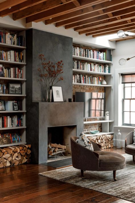 Inside Actor Maura Tierney's Reinvented West Village Town House | Architectural Digest Modern Cosy Kitchen Design, Fireplace Architectural Digest, Half Wall Faux Fireplace, Home Interior Design Dark Floor, Dark Area Rug Living Room, Books Next To Fireplace, Living Room Library Fireplace, Mid Century French Country, Architectural Digest Kitchens