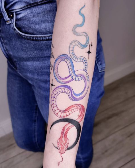 Rainbow Dragon Tattoo, Cool Gradient, Rainbow Snake, Medusa Tattoo, Beautiful Tattoo, Next Tattoo, Snake Tattoo, Tattoo Design Drawings, Creative Tattoos