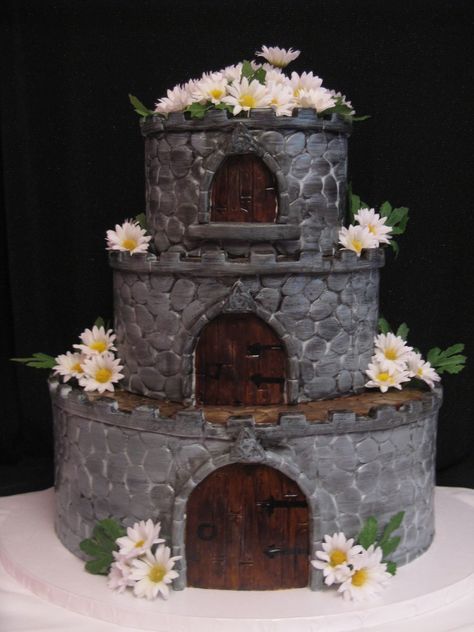 Medieval Wedding Theme, Castle Wedding Cake, Gothic Fairytale, Cake Fancy, Cake Paris, Wedding Castle, Dragon Wedding, Geeky Wedding, Diy Wedding Cake