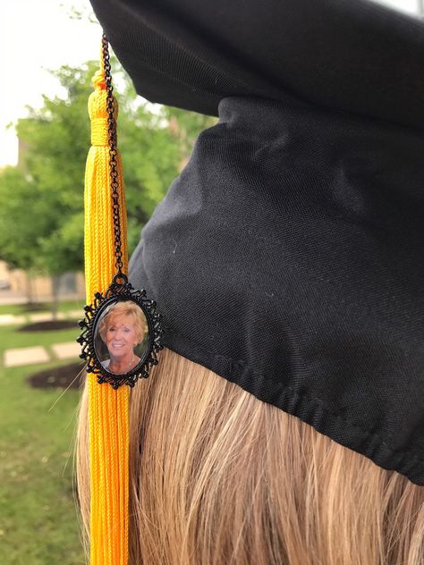 Masters Graduation Pictures, Graduation Memories, Cap And Gown Pictures, Masters Graduation, Graduation Tassel, High School Graduation Cap, College Graduation Cap Decoration, Diy Graduation Cap, College Graduation Pictures