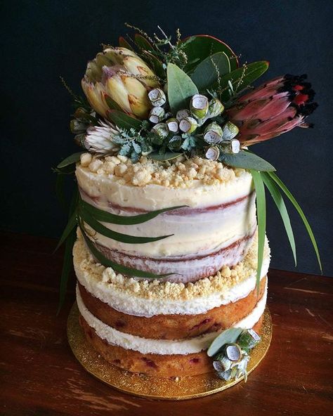 Australiana combo for a Vue de Monde wedding at @heidemoma. Bottom tier is the Strawberry Sundowner (elderflower soaked strawberries with cracked pepper and jam) and top tier is the Marilyn Monroe (pink champagne and coconut). @vuevents #nakedcake #weddingcake #melbournewedding #cake #edibleflowers #vuedemonde #heide #marilynmonroe #pinkchampagne Wedding Cake Centerpieces, Wedding Cake Options, Wedding Cake Fresh Flowers, Boho Wedding Cake, Black Wedding Cakes, Fresh Flower Cake, Individual Cakes, Wedding Cake Recipe, Sticky Fingers