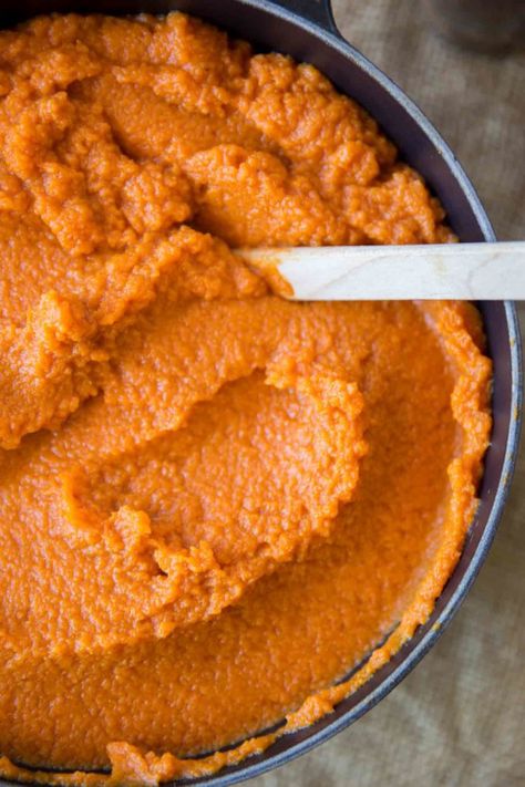 Homemade Pumpkin Puree is an easy way to use up all your Halloween pumpkins and it tastes so much better than canned pumpkin. Pumpkin Pie Puree, Pumpkin Puree Recipes, Dessert Treats, Dinner Then Dessert, Holiday Dishes, Homemade Pumpkin Puree, Autumn Recipes, How To Make Pumpkin, Homemade Pumpkin