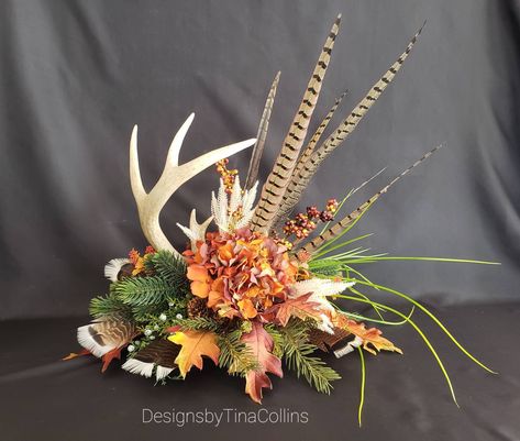 Flower Arrangements For Table Rustic, Deer Antler Centerpieces Rustic, Deer Horn Centerpiece, Deer Antler Floral Arrangement, Deer Antler Flower Arrangements, Antler Table Centerpiece, Antler Flower Arrangement, Floral Arrangements With Feathers, Antler Centerpiece Dining Table