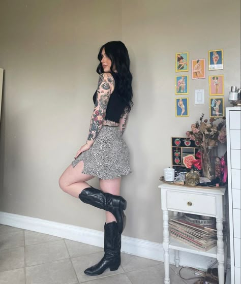 Goth Cowboy Boots Outfit, Alt Cowboy Boots Outfit, Goth Cowboy Boots, Goth Cowgirl Outfit, Alternative Cowgirl, Black Cowgirl Boots Outfit, Country Goth, Goth Cowgirl, Cute Cowboy Boots