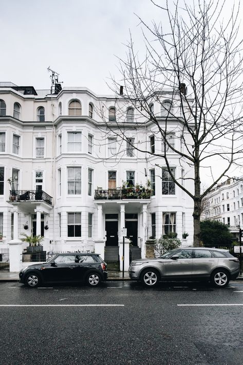 Visiter Londres - Que faire en 3 jours à Londres ? Retrouvez l'article complet sur notre blog voyage. Notting Hill, London. London Wallpaper, English Architecture, London Vibes, London Dreams, Notting Hill London, London View, Rich Home, London Flat, Street House