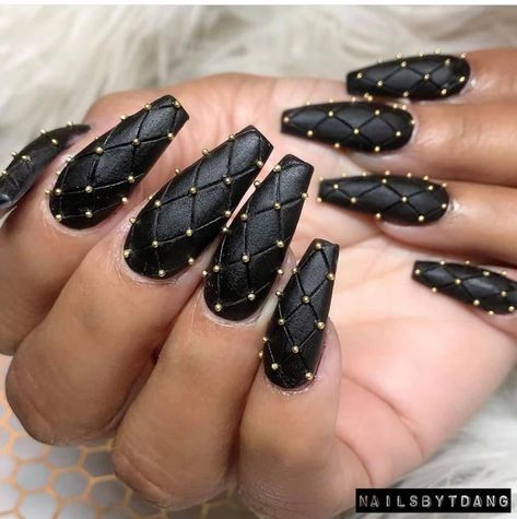 Nail Ideas For 2023, Black And Gold Nails, Pale Nails, Hottest Nail Trends, Spring Nail Ideas, Horror Nails, Super Cute Nails, Punk Nails, Gothic Nails