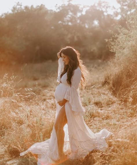 Boho Maternity Photos, Bohemian Maternity, Boho Photoshoot, Maternity Photography Poses Outdoors, Film Grain, Vintage Maternity, Cute Pregnancy Pictures, Maternity Photo Outfits, Maternity Photography Outdoors