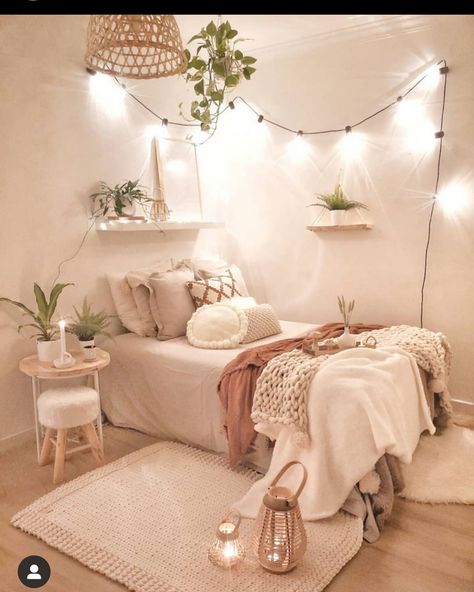 Dianne on Instagram: ““Nighttime can seem longer than the day when you dream big dreams. Daytime lasts longer for people who make their dreams come true.” Sweet…” Bedroom Ideas For Small Rooms Women, Dekorasi Kamar Tidur, Woman Bedroom, Redecorate Bedroom, Cozy Room Decor, Teen Bedroom Decor, Industrial Vintage, Girl Bedroom Decor, Stylish Bedroom