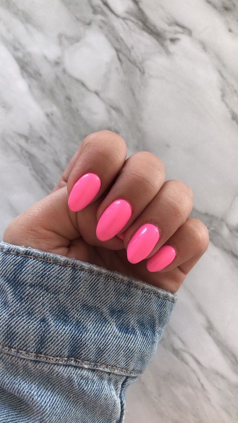 Bubble Gum Nail Color, Pink Nails Beach, Pink Nails Solid, Bubble Gum Pink Nails Acrylic, Summer Nails Basic, Basic Nails Ideas, Solid Pink Nails, Basic Nail Designs, Pink Almond Acrylic Nails