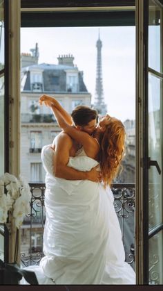 Couples In France, Couple Morning Aesthetic, Couples Travel Aesthetic, Bali Pics, In Love In Paris, Paris Evening, Astrid Clifford, Kissing Poses, Shape House