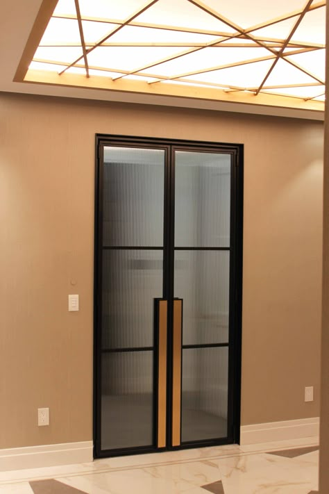 Metal And Glass Doors, Modern Wood Doors, Glass Entrance Doors, Shower Door Designs, Lounge Room Styling, Modern Interior Door, Main Entrance Door Design, Door Handle Design, Main Entrance Door