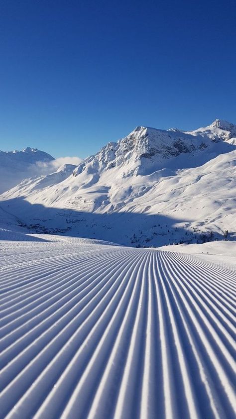 Skiing Aesthetic Wallpaper, Scenery Winter, Ski Pics, Ski Pictures, Skiing Aesthetic, Image Bleu, Ski Aesthetic, Ski Slope, Get Up Early