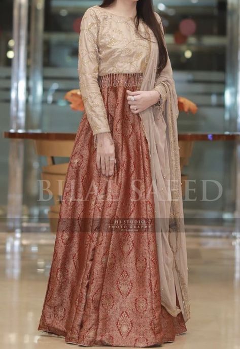 Mehndi Dresses Pakistani For Sisters, Barat Dresses Pakistani For Sisters, Barat Dresses Pakistani, Wedding Guest Outfit Indian, Barat Dresses, Outfit Indian, Asian Bridal Dresses, Pakistani Wedding Outfits, Stylish Short Dresses