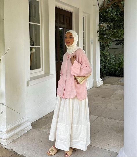 Gracie Outfit, Hijabi Outfits Summer, Kaos Rib, Modest Outfits Muslim, Outfits Muslim, Rok Outfit, Hijab Fashion Summer, Estilo Hijab, Hijabi Fits