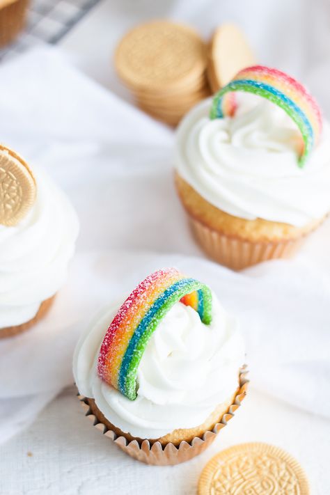 Pride Cupcakes, Rainbow Cupcakes Recipe, St Patties, Cupcake Tutorial, Cupcake Images, St Patricks Day Food, Cupcake Bakery, Baking Fun, Wedding Cake Recipe