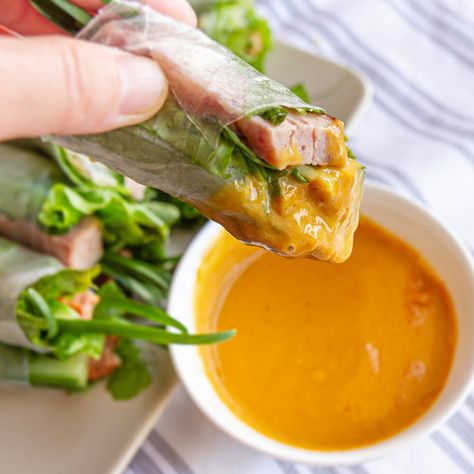 Vietnamese Peanut Dipping Sauce for Spring Rolls (Tuong Cham Goi Cuon) — Vietnamese Home Cooking Recipes Spring Rolls Dipping Sauce, Viet Dishes, Vicky Pham, Vietnamese Egg Rolls, Asian Bakery, Nem Nuong, Vietnamese Recipe, Pork Spring Rolls, Spring Roll Sauce