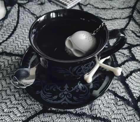 Witchy Tea Set, Gothic Dishes, Goth Houses, Goth Kitchen, Goth House, Gothic Stuff, Princess Decorations, Goth Stuff, Dark House