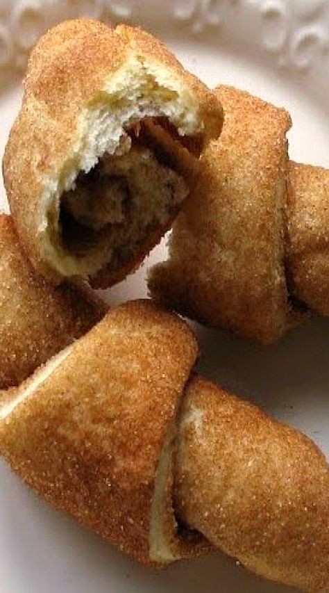 Cinnamon Twists Cinnamon Twist Cookies, Cinnamon Deserts, Cinnamon Twists Recipe, Cinnamon Healthy, Cinnamon Bites, Recipes Deserts, Christmas Trays, Cinnamon Desserts, Coconut Smoothie Recipe