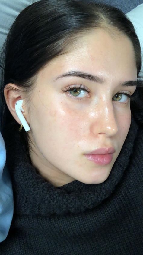 𝗌𝗈𝖿𝗂𝖺𝖽𝗂𝗋𝖺𝖽𝗈 Pale Skin Makeup, Natural Eyelash Extensions, Clear Glowing Skin, Bare Face, Pretty Skin, Glowy Skin, Natural Face, Pale Skin, Glass Skin