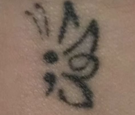 Small Simple Y2k Tattoos, Alt Stick And Poke Tattoo, Drawn On Tattoos, Small Tattoos Alt, Easy Emo Tattoos, Y2k Tattoo Ideas Png, Simple Alt Tattoos, Cavetown Tattoo Ideas, Tattoo Ideas Alt