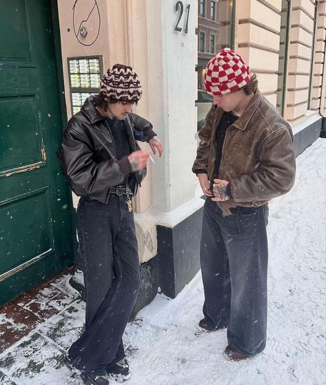 Winter Outfits Men 2024, Baggy Winter Fits, Wide Pants Outfit Men, Winter Streetwear Outfits Men, London Street Style Men, Y2k Mens Outfits, Street Fashion Y2k, Punk Outfits Men, Winter Outfits London