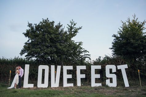 Rustic Festival Wedding, Festival Vibe Wedding, Party Accordingly Wedding Sign, Festival Wedding Signage, Festival Signs, Festival Wedding Stationery, Wedding On A Farm, Ideas Matrimonio, O Town