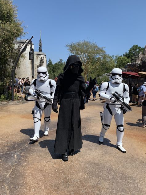 disneyland * galaxy’s edge * kylo ren * stormtroopers Star Wars Disneyland, Future Moodboard, Disney Core, Disneyland 2024, Didney Worl, Disney World Hollywood Studios, Disneyland Castle, Cute Disney Outfits, Disney Pics