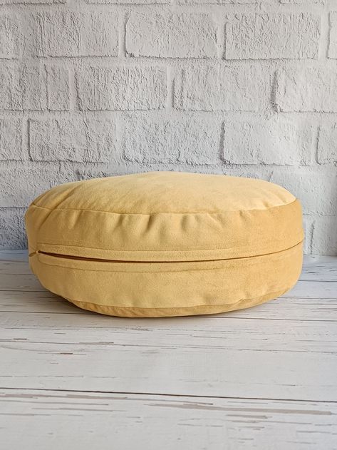 Pillow Chair, Pom Pom Pillows, Interior Design Diy, Round Pillow, Velvet Pillow, Chair Cushion, Velvet Pillow Covers, Velvet Pillows, Pillow Size