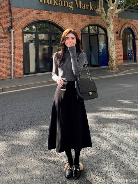 Asian Long Skirt Outfits, Preaching Outfits Jw, Taipei Winter Outfit, Korean Winter Skirt Outfit, Korean Black Skirt Outfit, Long Black Skirt Fall Outfit, Long Winter Skirt Outfit, Japanese Long Skirt Outfit, Spring Japan Outfits Women