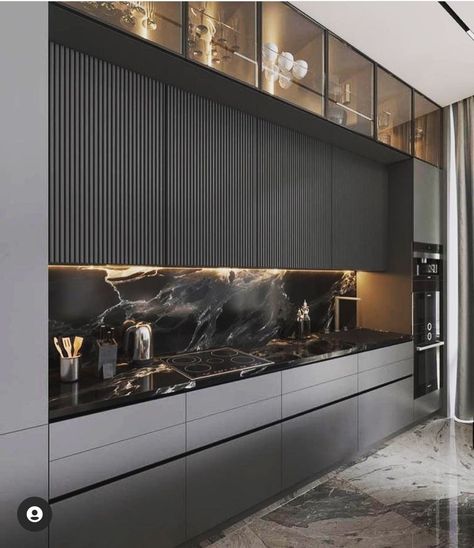 Dark Modern Kitchen, Backsplash Trends, Kitchen Backsplash Trends, Design Interior Modern, Interior Dapur, Desain Pantry, Kabinet Dapur, Modern Kitchen Cabinet Design, تصميم للمنزل العصري