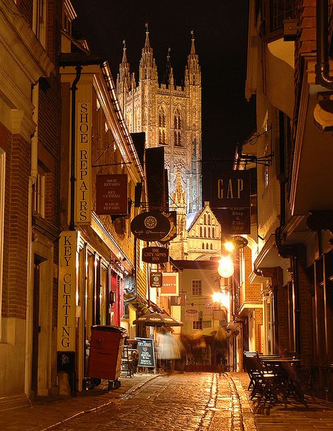 Canterbury (England) - Street in the Old Town. Nice city with a beautiful cathedral. I went with an audio tour of the cathedral as this place has a lot of history. Walking around the city also yielded a lot of interesting finds. Canterbury England, Kentish Town, Peisaj Urban, England And Scotland, To Infinity And Beyond, East Sussex, England Travel, Canterbury, Pretty Places