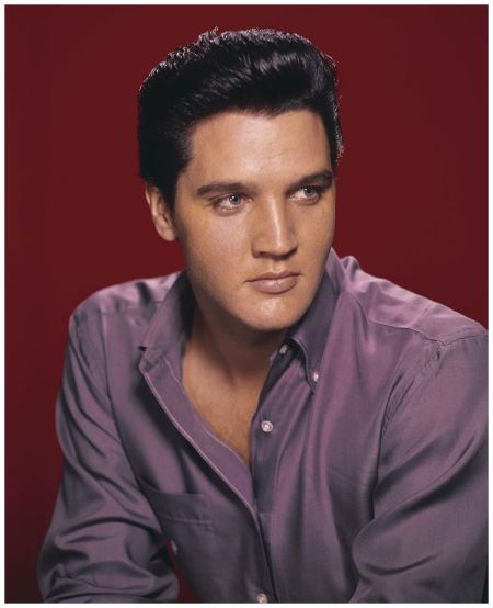 A portrait of American singer and actor Elvis Presley wearing a purple shirt circa 1956. Description from jazzinphoto.wordpress.com. I searched for this on bing.com/images Elvis Presley Facts, Wearing Purple, Quiff Hairstyles, Elvis Presley Pictures, Elvis Presley Photos, Priscilla Presley, Lisa Marie Presley, Rock N’roll, Purple Shirt