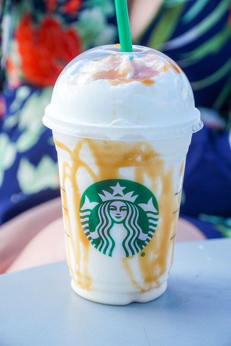 How to order Harry Potter Butterbeer at Starbucks | www.coupleinthekitchen.com Butterbeer Starbucks Recipe, Butterbeer Starbucks, Starbucks Butterbeer Recipe, Bebidas Asthetic, Starbucks Photography, Butterbeer Frappuccino, Harry Potter Butterbeer, Couple In The Kitchen, Mint Lemonade Recipe