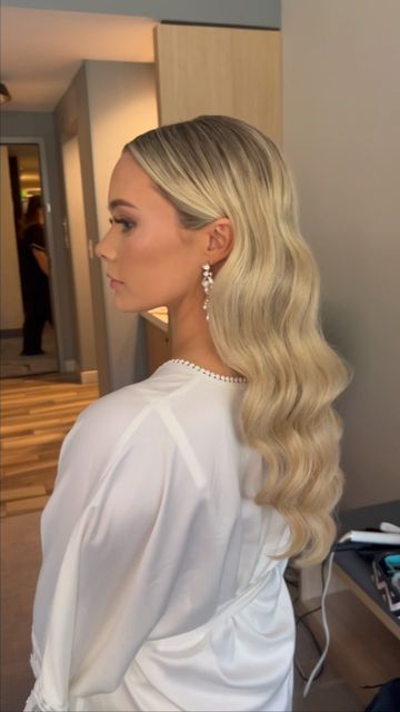 Hairstyles For Strapless Dresses Prom, Veil Long Hair Down, Wedding Long Blonde Hair, Wedding Hair Front Pulled Back, Strapless Formal Dress Hairstyles, Pinned Curled Hair, Prom Hair Blonde Half Up, Bridal Waves With Headband, Bridal Hair Out