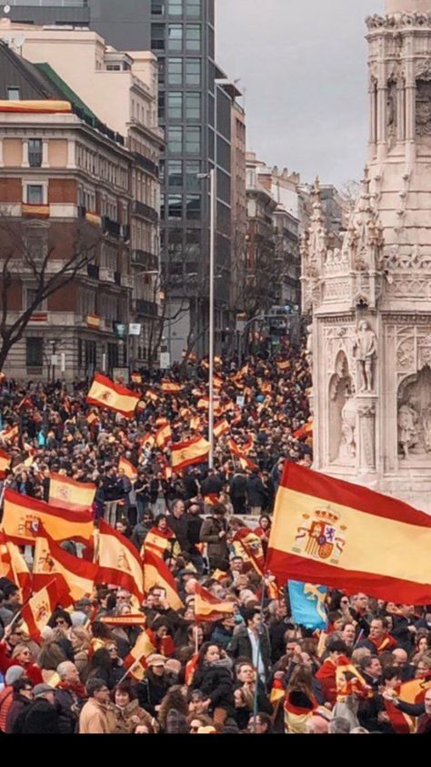 Spain Aesthetics, Spanish Flags, Spain Flag, Spain Aesthetic, Dark Portrait, European Culture, Photos Tumblr, Travel List, Madrid Spain