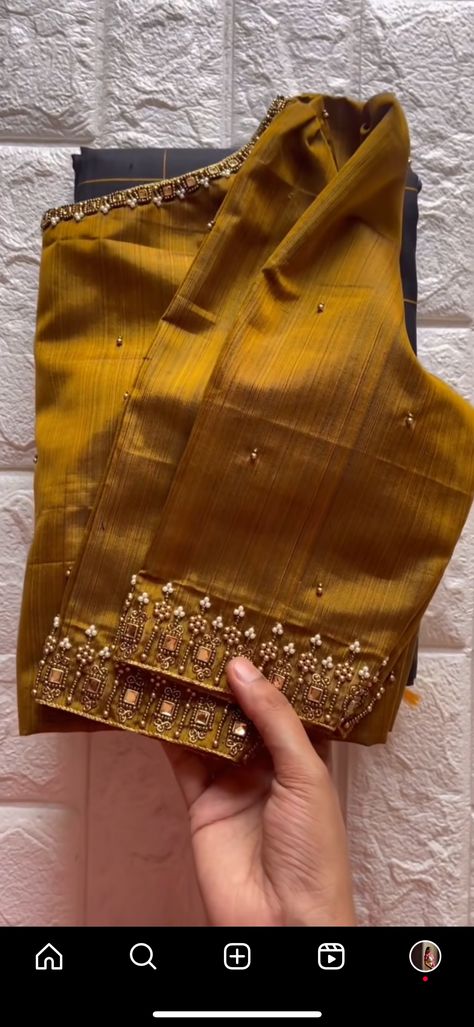 Traditional Blouse Work Designs, Cotton Blouse Hand Designs, Aariwork Blouse Design Simple, Simple Blouse Aari Work Designs, Simple Blouse Embroidery Designs, Simple Ariwork Blouse, Baby Shower Blouse Designs, Simple Bridal Blouse Designs, Blouse Aari Work Designs