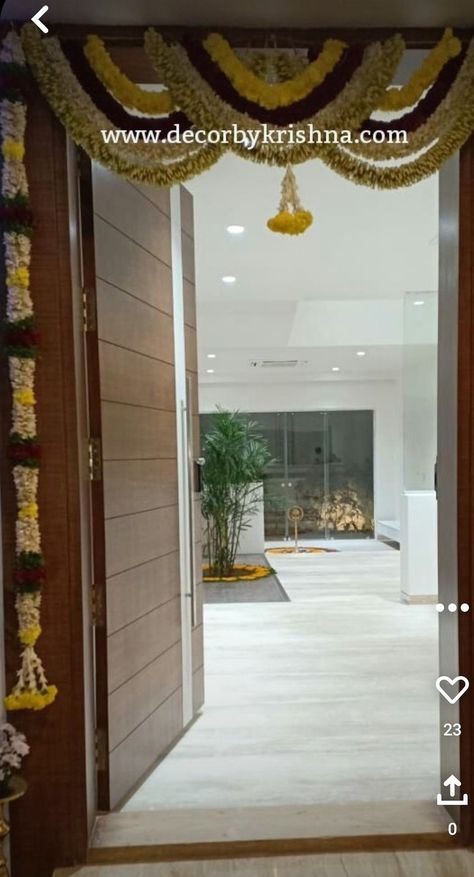 Main Door Decoration, Main Door Decor, Door Flower Decoration, House Warming Decor, Haldi Decoration Ideas, Home Flower Decor, House Warming Ceremony, Wedding Background Decoration, Housewarming Decorations