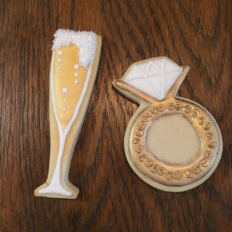 Bridal Shower: Ring with design & Champagne Flute Champagne Flute Cookies Decorated, Champagne Flute Cookies, Champagne Cookies, Wine Cookies, Bridal Shower Champagne, Wedding Cake Cookies, Cookie Decoration, Cookie Making, Princess Decorations