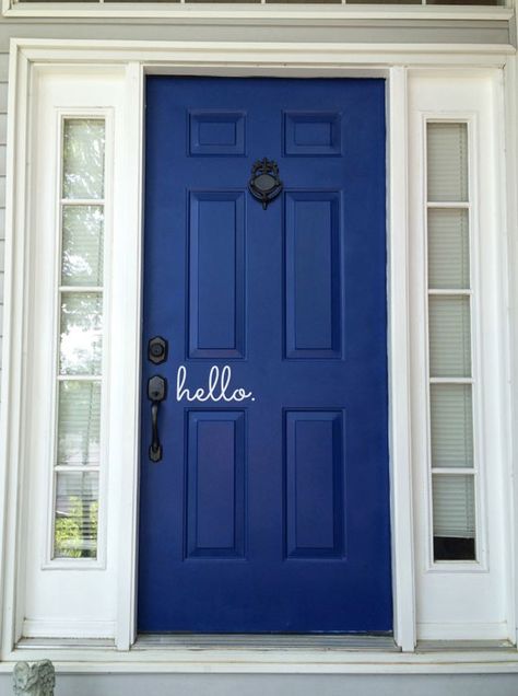 Greet your guests before you answer the doorbell. Deur Makeover, Navy Front Door, Blue Front Door, Front Door Makeover, Door Paint Colors, Painted Front Doors, Porte Decorate, Front Door Colors, Door Makeover