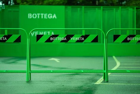 explore bottega veneta's immersive, green MAZE installation in seoul Bottega Veneta Interior, Maze Installation, Bottega Veneta Store, Bottega Veneta Green, Store Concept, Salalah, Exhibition Display, Green Metal, Squid Game