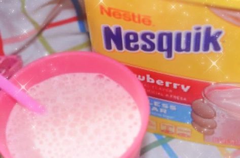 Nesquik Strawberry Milk, Strawberry Milk Nesquik, Nesquik Strawberry, Strawberry Nesquik, Crunchy Food, 2000s Memories, Pink Snacks, Mother Garden, Fever Dream