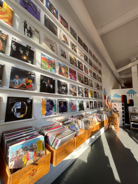 Record Store Aesthetic Grunge, Music Store Interior, Record Store Aesthetic, Vinyl Cafe, Aesthetic Hip Hop, Vodka Cranberry, Aesthetic Vinyl, Vintage Backgrounds, Vinyl Record Shop